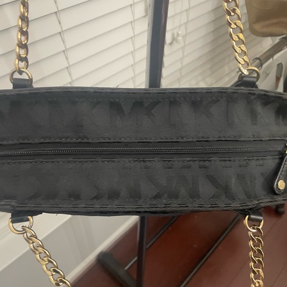 👜 Michael Kors Black MK Logo Tote with Chain Straps - Picture 5 of 6